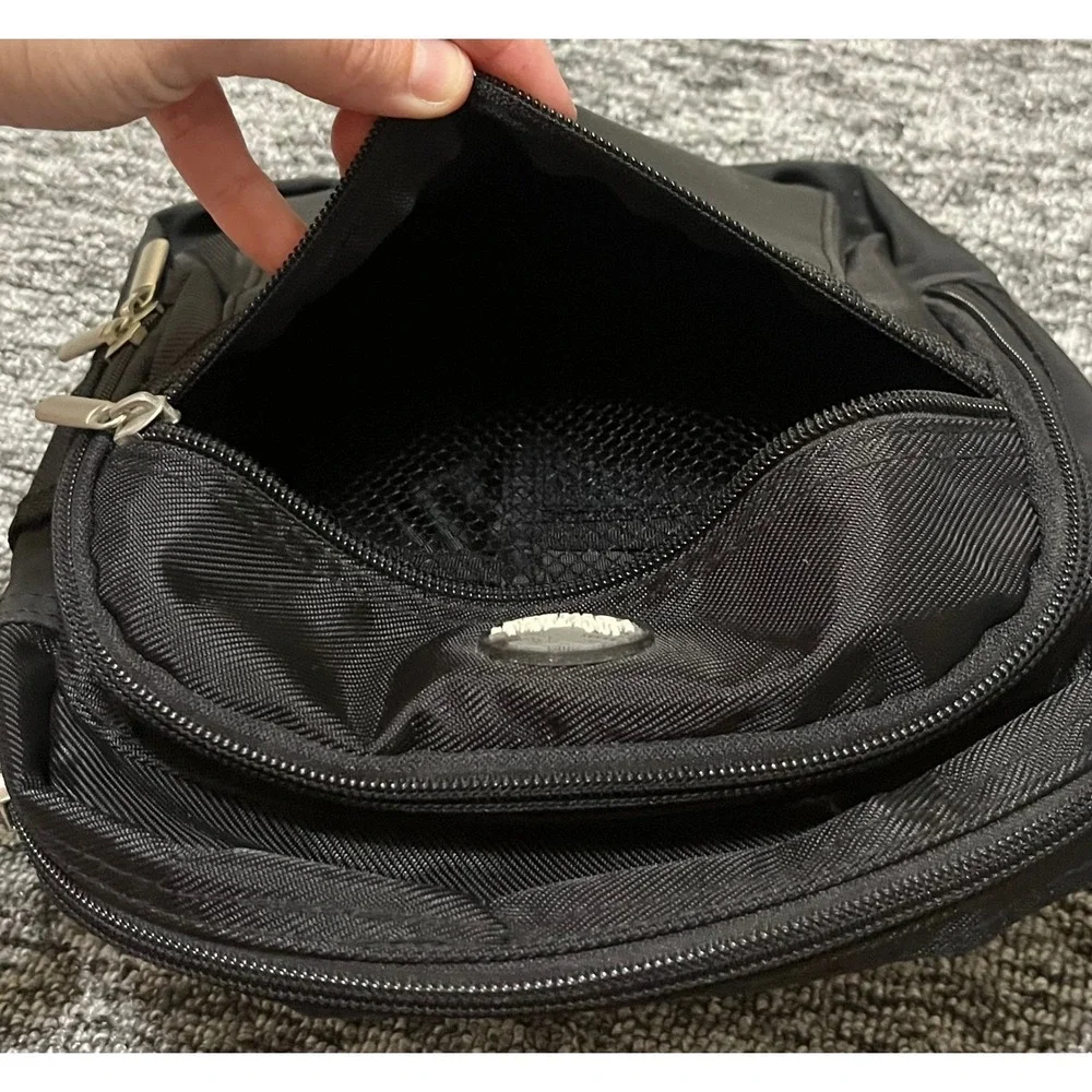 Universal Voyager Black Nylon Crossbody Travel Bag Padded Strap Messenger
